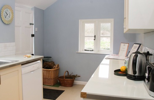 Whitchurch Cottage | WOLVESACRE MILL COTTAGE, pet friendly, with open fire in Whitchurch