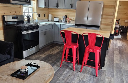 Potsdam Cabin | Wonderful 1-bedroom cabin with AC in charming Potsdam on a brook.