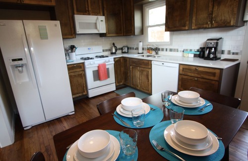 Bouldin House | Wonderful 2/1 in Bouldin area.Walk to food trailers, Zilker and Barton Springs!