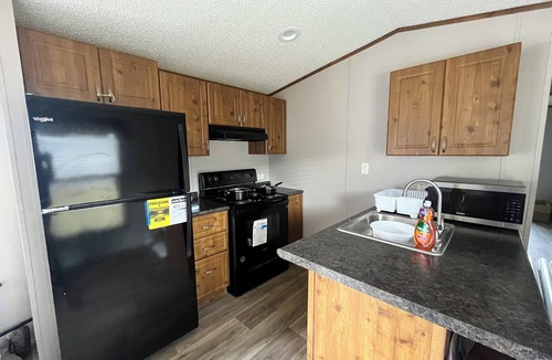 Donaldsonville House | Wonderful 2-bedroom mobile home in Donaldsonville. Contractor Friendly.