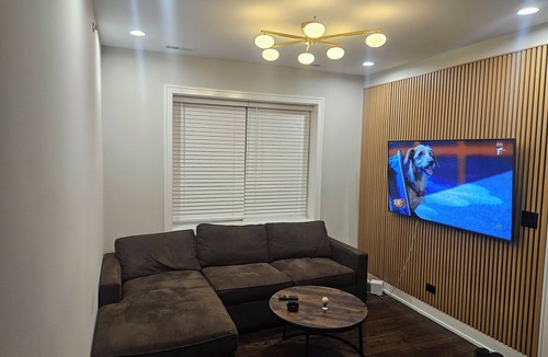 Heart of Chicago Apartment | Wonderful 2-bedroom apartment with AC in vibrant Chicago