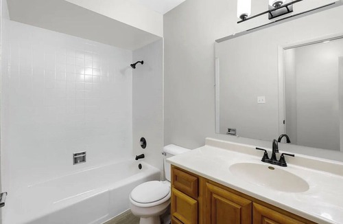 Alsip Apartment | Wonderful 2-bedroom apartment with AC in lovely Alsip