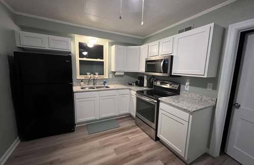 Belleville House | Wonderful 2-bedroom house with large backyard in peaceful Belleville.