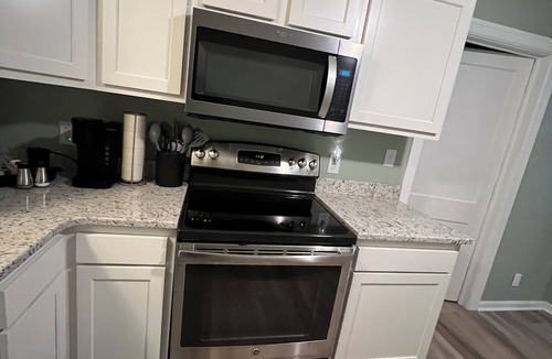 Belleville House | Wonderful 2-bedroom house with large backyard in peaceful Belleville.