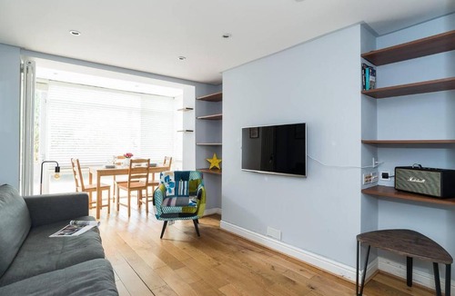 Walworth Apartment | Wonderful 2BR Duplex Flat in Kennington
