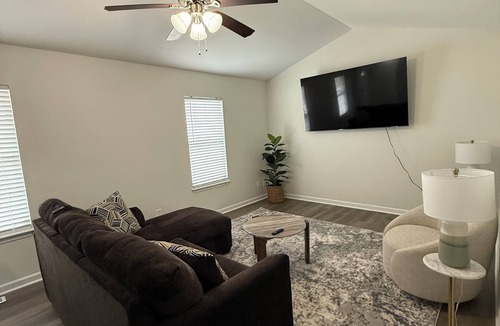 Elon House | Wonderful 3-bedroom, 2-bathroom house in charming Elon