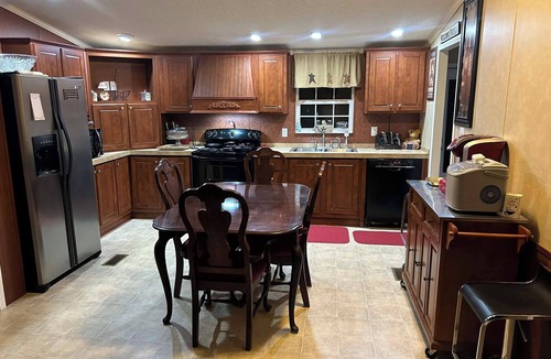 Winston House | Wonderful 3-bedroom mobile home with AC King Bed in Dreyfus