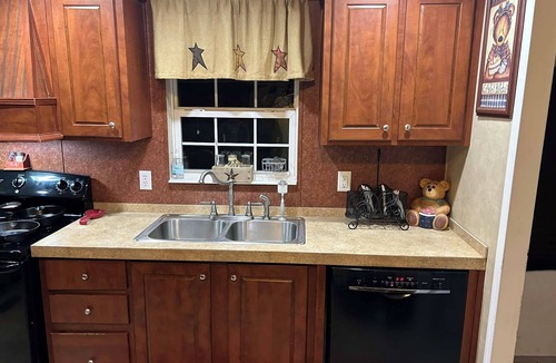 Winston House | Wonderful 3-bedroom mobile home with AC King Bed in Dreyfus