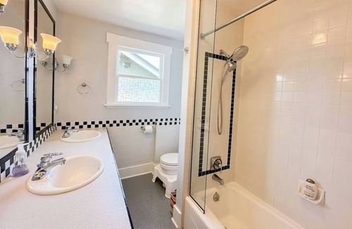 East Queen Anne House | Wonderful 4-bedroom Family friendly house, centrally located in Seattle
