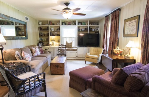 East Memphis House | Wonderful 5 Bedroom + 5.5 Bath Family Getaway