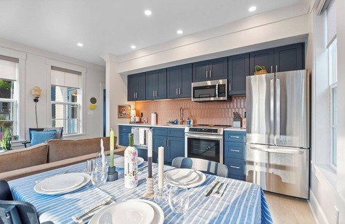 Durham House | Wonderful 8-bedroom house & guest house in Downtown Durham
