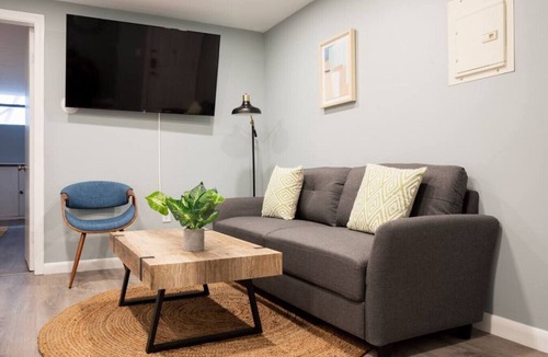 Fenway–Kenmore Apartment | Wonderful Back Bay 1br/1ba | Short walk to Fenway!