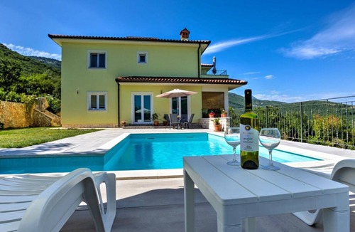 Brsec Apartment | Wonderful Brsec Apartments with Sea View and Shared Pool - Standard One Bedroom Apartment