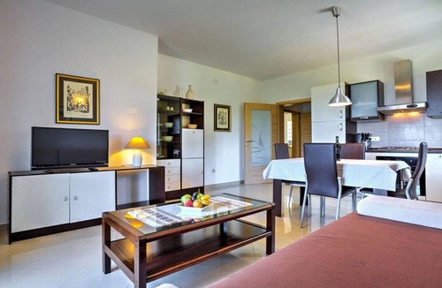 Brsec Apartment | Wonderful Brsec Apartments with Sea View and Shared Pool - Comfort One Bedroom Apartment