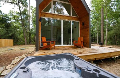 Montgomery House | Wonderful Cabin with Great Forest Sights in Montgomery, Texas