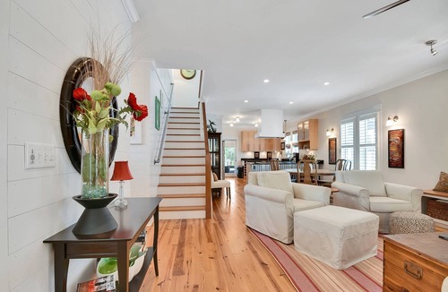 Southport House | Wonderful Cottage - Only 3 Blocks From Downtown Southport Shops and Dining! Outdoor Gas Fire Pit!