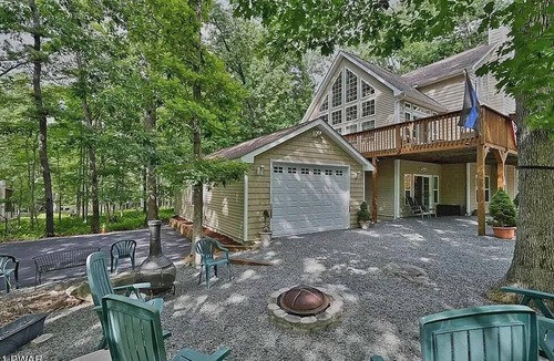 Rowland Ski Chalet | Wonderful cozy 3-bedroom perfect family retreat