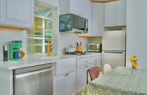 Canoga Park House | Wonderful cozy one-bed, AC, TV