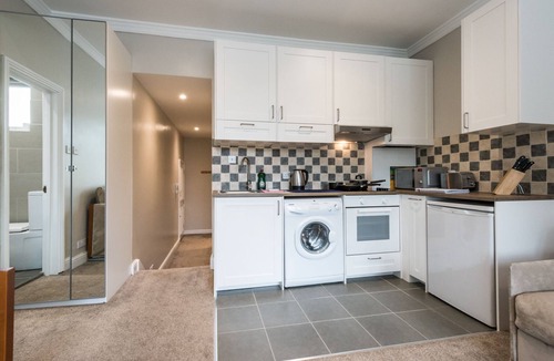 Brondesbury Park Apartment | Wonderful Family Apartment-12 Minutes by Tube to Oxford Street!