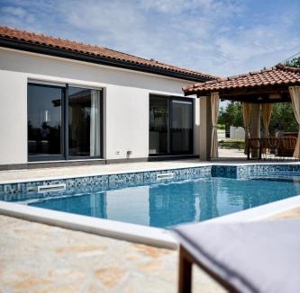 Tinj Villa | Wonderful Holiday House Bruno with outdoor pool