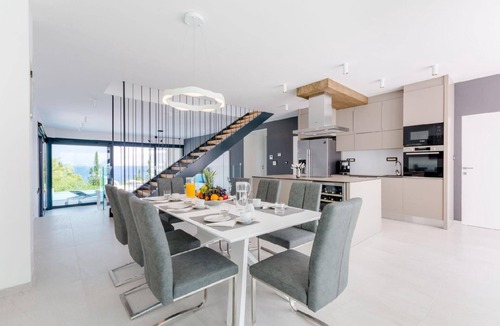 Sutivan House | Wonderful House in Sutivan with Private Parking and Direct View
