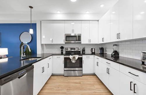 Fairview Apartment | Wonderful ! King 1BR ! Free Parking ! 30 min NYC !