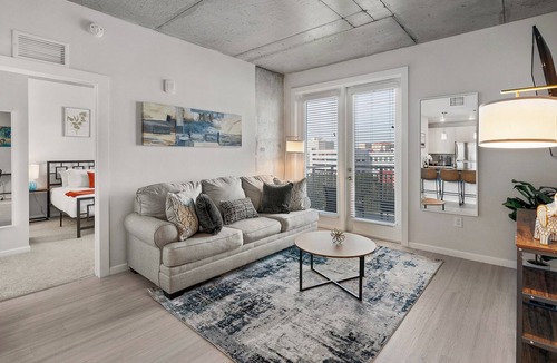 Callahan Apartment | Wonderful King Downtown 2Bed 2Bath Downtown /Pool.