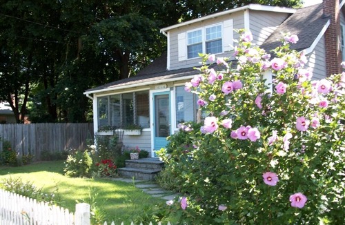 Saybrook Manor Cottage | Wonderful location, walk to beach, private yard, Voted #1 in town by AB&B