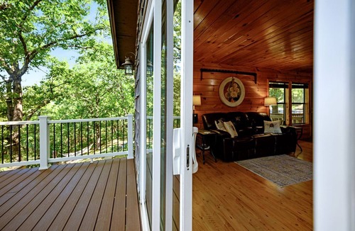Smithville House | Wonderful Mountain Cabin Rental with a Fire Pit in Smithville, Oklahoma