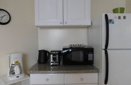 Merced Manor Apartment | Wonderful Newly Remodeled Studio