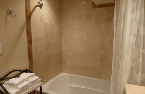 Merced Manor Apartment | Wonderful Newly Remodeled Studio