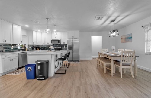 South Bradenton House | Wonderful Pool Home! 3BR/2BA Updated! CLOSE TO IMG!