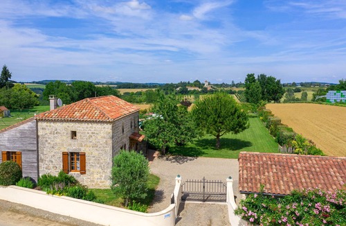 Madaillan Villa | Wonderful private villa for 6 guests with WIFI, private pool, A/C, TV, terrace and pets allowed