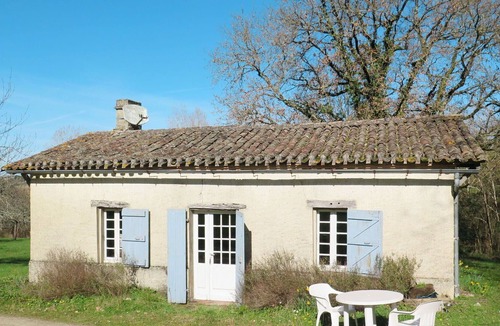 Labretonie Villa | Wonderful private villa for 3 guests with TV, terrace, pets allowed and parking