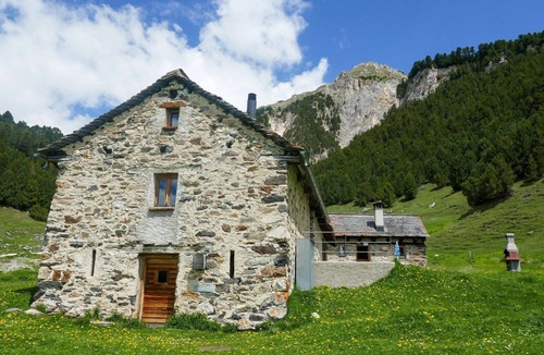 Blenio House | Wonderful private villa for 6 people with pets allowed and panoramic view