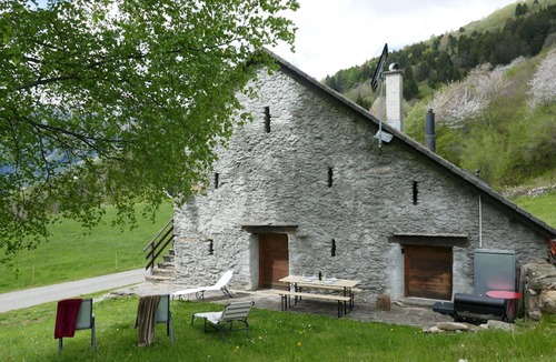 Blenio House | Wonderful private villa for 4 people with WIFI, TV, pets allowed and panoramic view