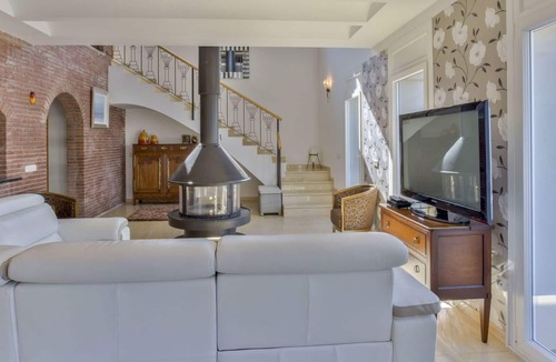 Palau-Saverdera House | Wonderful private villa with A/C, WIFI, private pool, TV, patio, pets allowed and parking