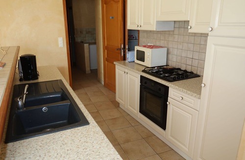 Grillon House | Wonderful private villa for 4 guests with TV, patio and pets allowed