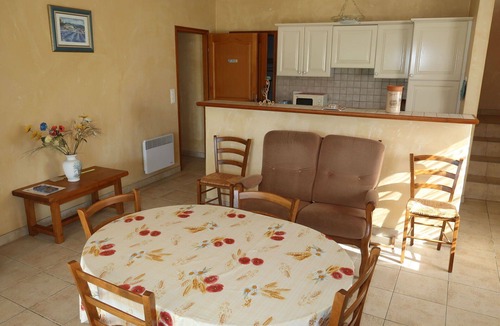 Grillon House | Wonderful private villa for 4 guests with TV, patio and pets allowed