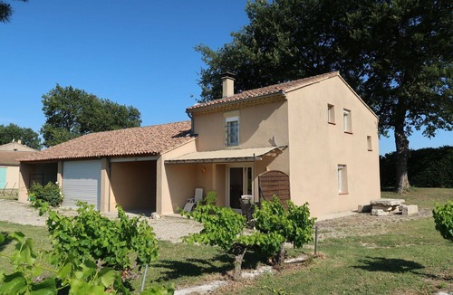 Grillon House | Wonderful private villa for 4 guests with TV, patio and pets allowed