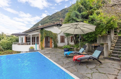 Magadino House | Wonderful private villa with WIFI, private pool, TV, patio, pets allowed and panoramic view