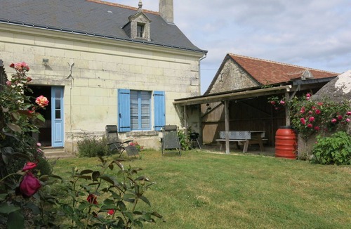 Huismes Villa | Wonderful private villa for 2 people with WIFI, TV, terrace and pets allowed