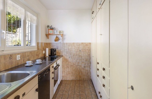 Gordola House | Wonderful private villa for 4 people with WIFI, TV, balcony, pets allowed and panoramic view