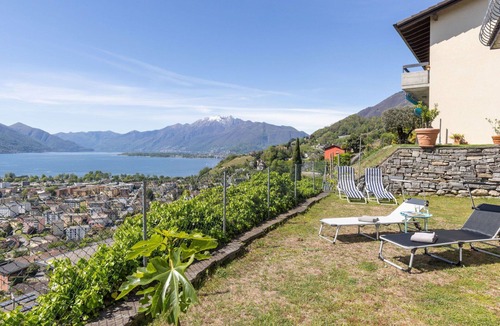 Gordola House | Wonderful private villa for 4 people with WIFI, TV, balcony, pets allowed and panoramic view