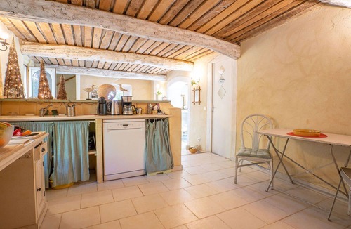 Chateauneuf-Grasse House | Wonderful private villa for 6 guests with private pool, WIFI, TV, patio and pets allowed