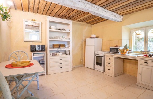 Chateauneuf-Grasse House | Wonderful private villa for 6 guests with private pool, WIFI, TV, patio and pets allowed