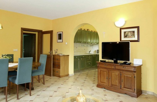 Drinovci House | Wonderful private villa for 4 guests with WIFI, A/C, private pool, TV, terrace and pets allowed