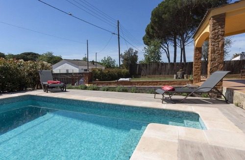 Sils House | Wonderful private villa for 6 people with private pool, WIFI, TV, balcony and pets allowed