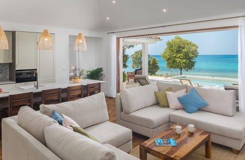 Bale House | Wonderful private villa with private pool, hot tub, A/C, WIFI, TV, terrace and pets allowed