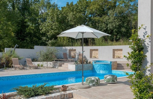 Drivenik House | Wonderful private villa with WIFI, A/C, private pool, TV, patio, pets allowed and parking
